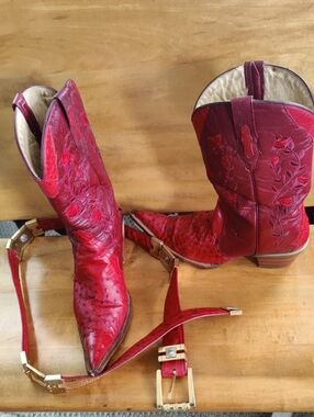 Lagarto Red Full Ostrich Quill And Rose Embroidered Size 26(9) Boots With Belt